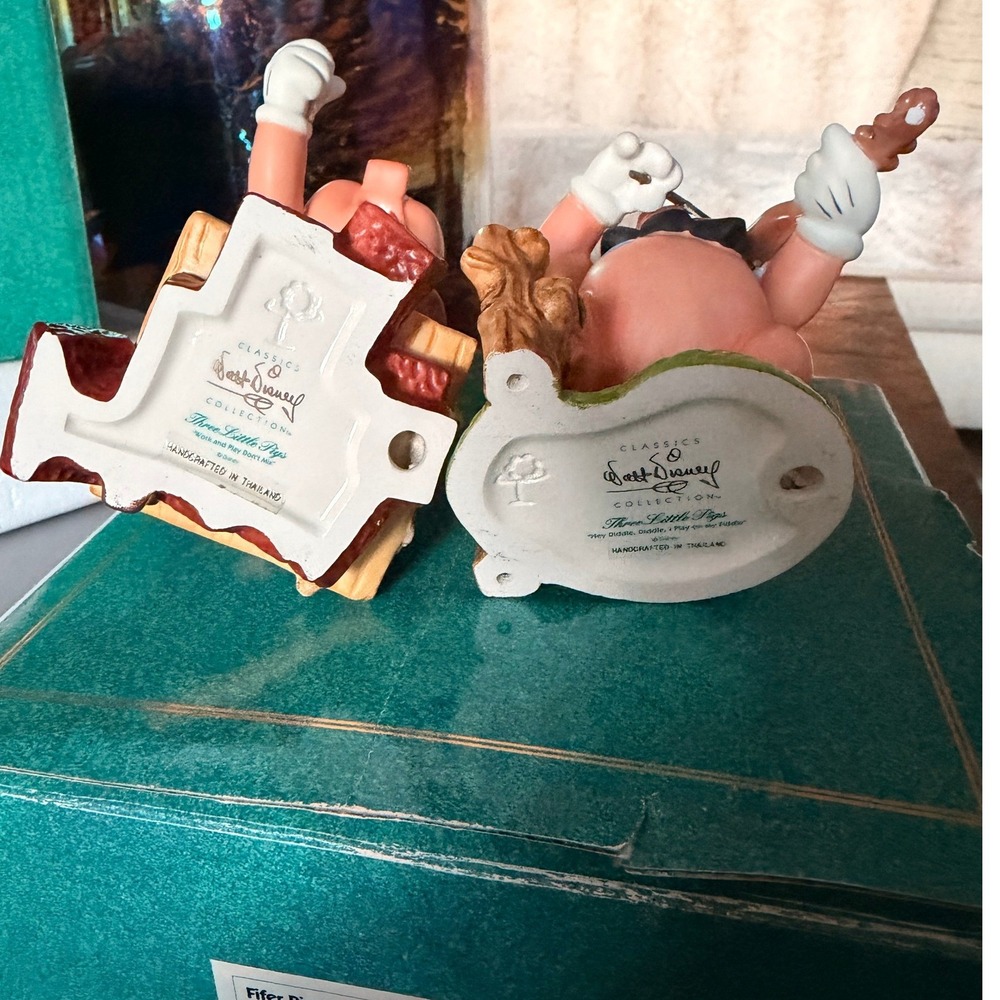 WDCC Three‎ Little Pigs Practical Fifer Fiddler Disney Set COA Lot of 2 READ - Picture 9 of 16